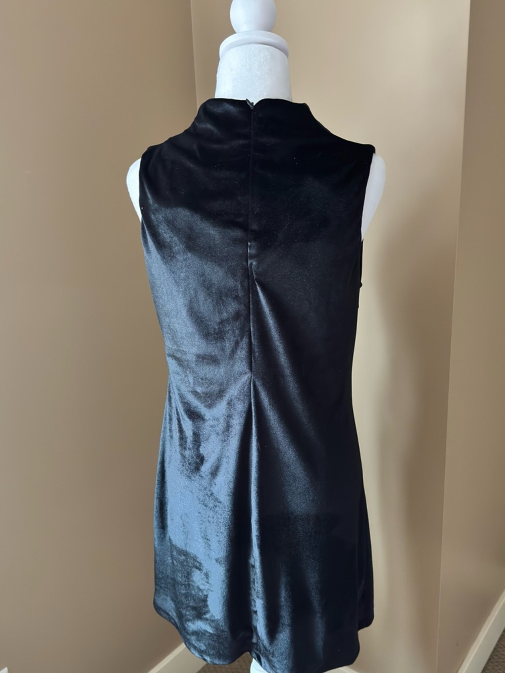 Black Sleeveless Velvet Mini Dress - Picture 2 of 3